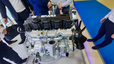 Представлен «санкционноустойчивый» дизельный мотор ЯМЗ-535. Верхнюю пластиковую крышку импортозаместить пока не получилось